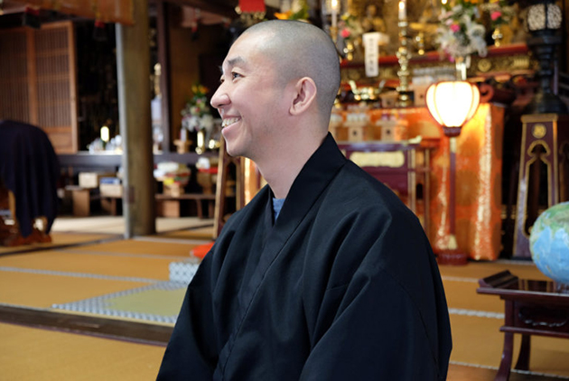 早稻田畢業的叛逆和尚　靠「送零食」拿下日本設計首獎的幕後故事