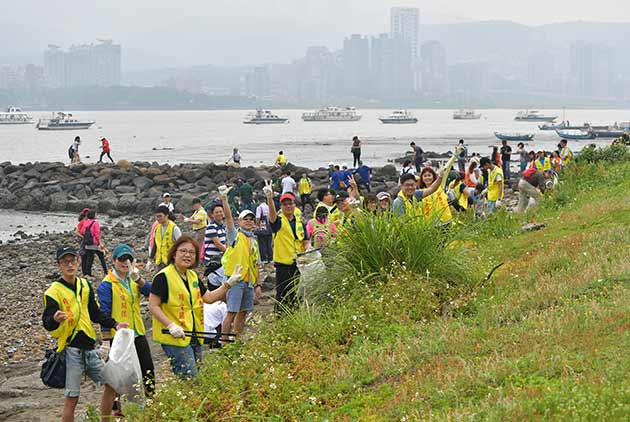 國泰攜手客戶拚永續  「手」護地球環境　全台熱血淨灘