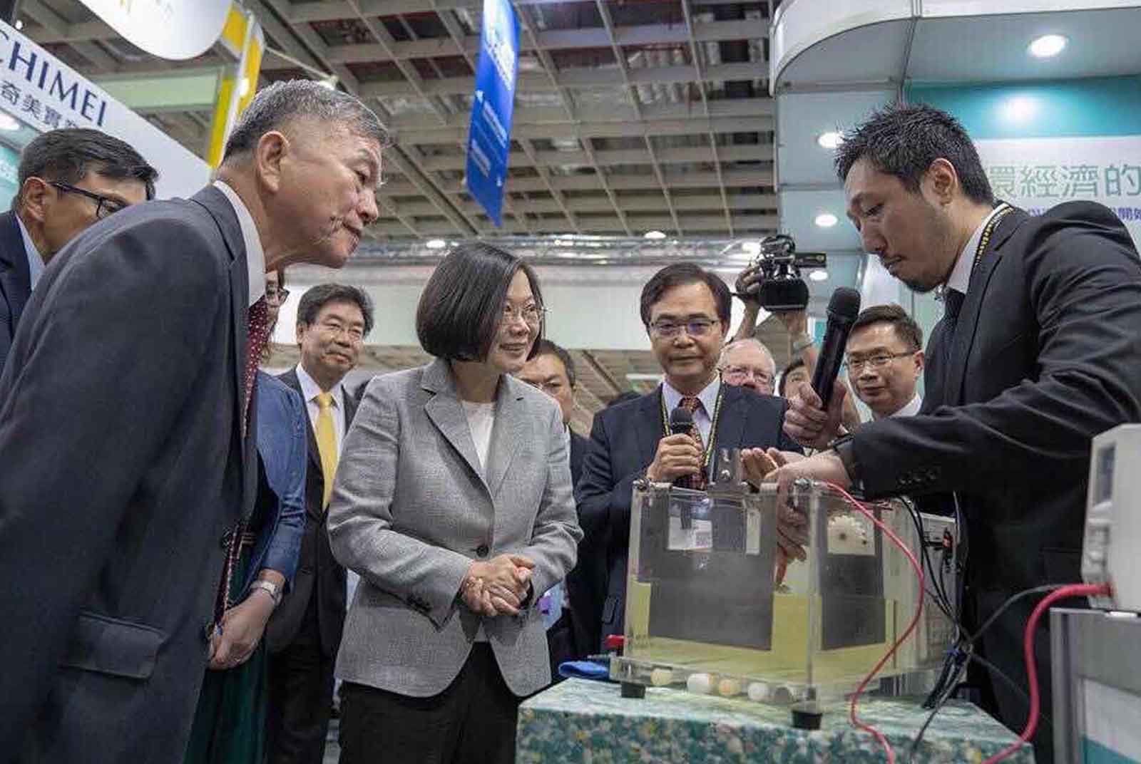 台灣第一的無氰廢五金煉金術　優勝奈米讓小英總統也直呼神奇