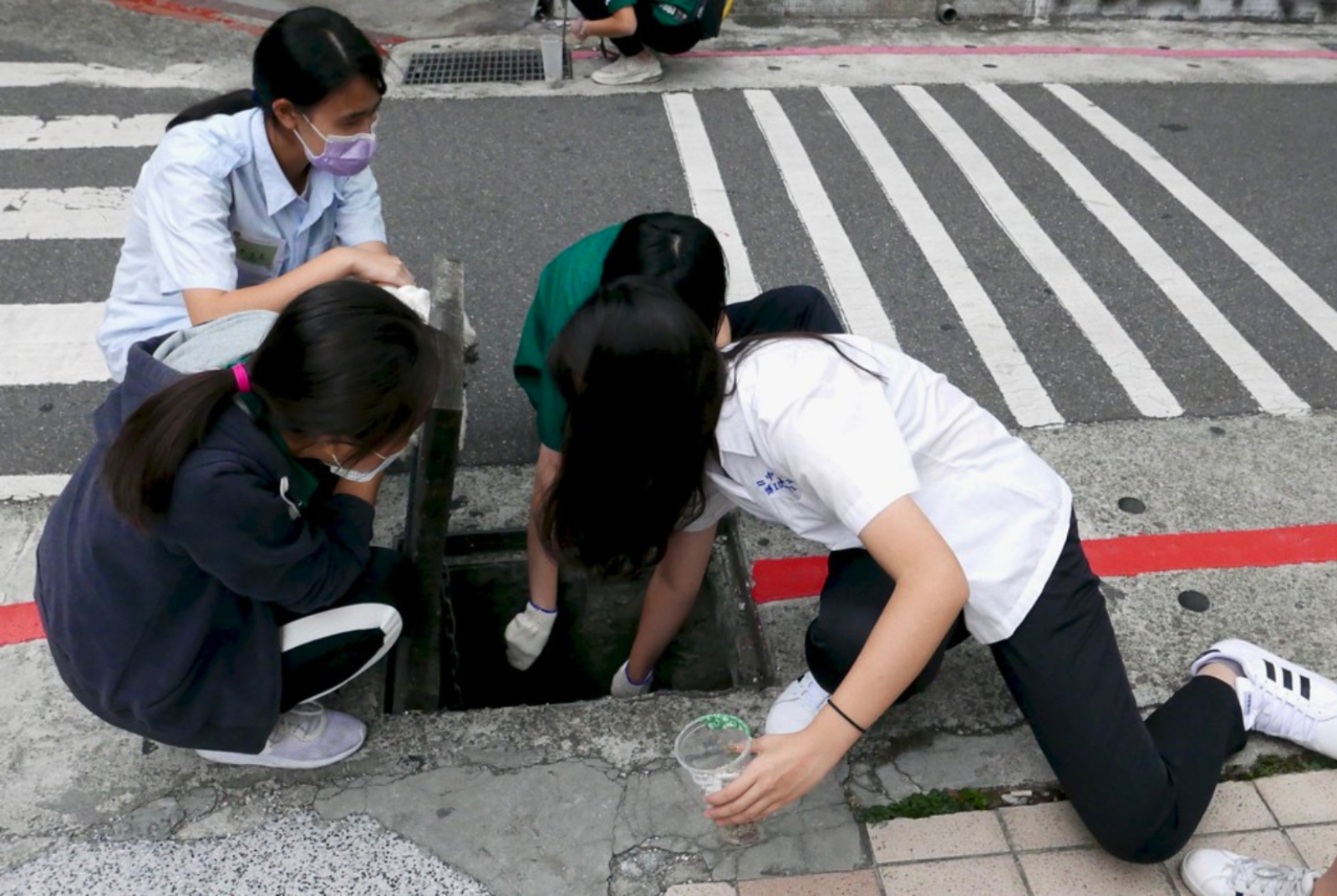 上街撿1萬3千根菸蒂、研發新菸盒　北一女學生：台灣不是「菸沒綠洲」