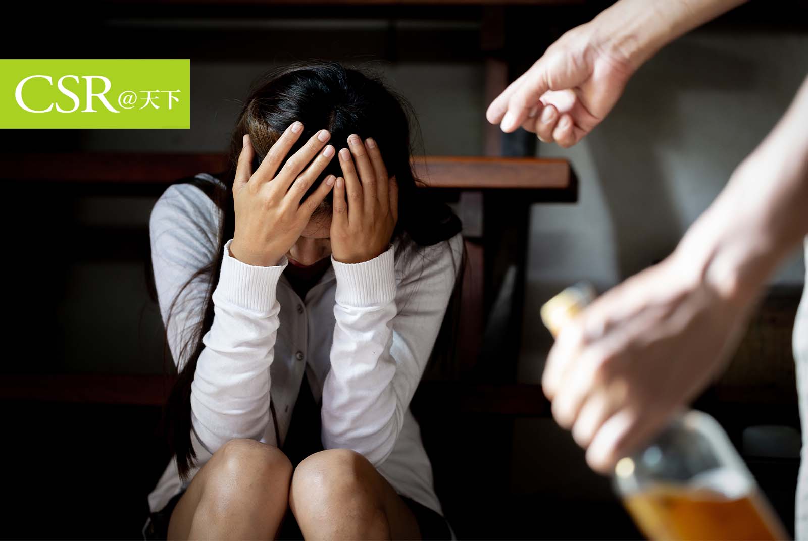 家暴頻傳、女性失業更甚男性！新冠肺炎為何讓職場的母職懲罰更嚴重？