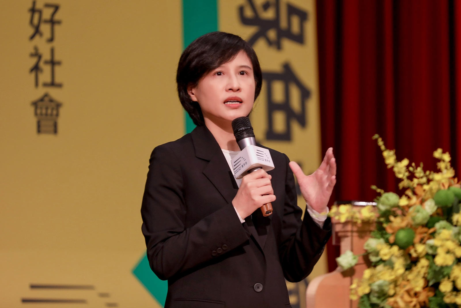 鄭麗君：台灣的「淨零革命」，需要綠色社會三支箭：能源、生產、生活的新想像
