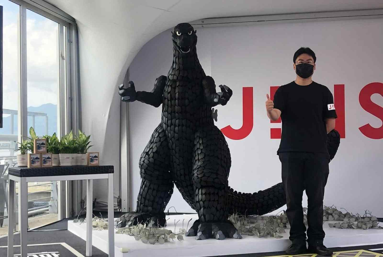 廢棄眼鏡變身「哥吉拉」　台灣藝術家李翊楷攜手日本品牌JINS提倡永續