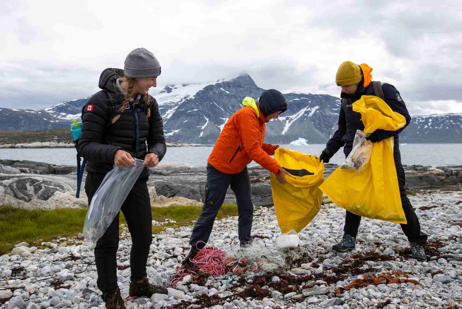 北極峽灣漂人造垃圾　塑膠微粒降落冰原