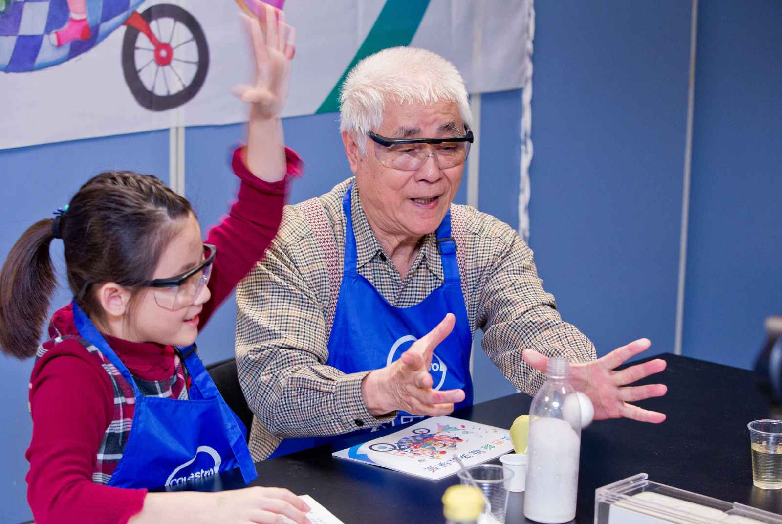 科學也可以創造多元共融？限定60歲以上阿公阿嬤報名的科學營來了，邀請祖孫一起吹泡泡、種盆栽