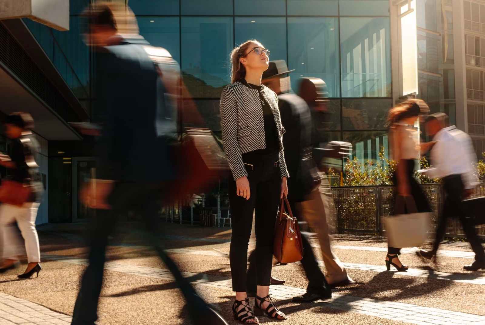 PwC最新全球人力調查：生活成本增加，近六成上班族變月光族 1/4員工打算換工作自救
