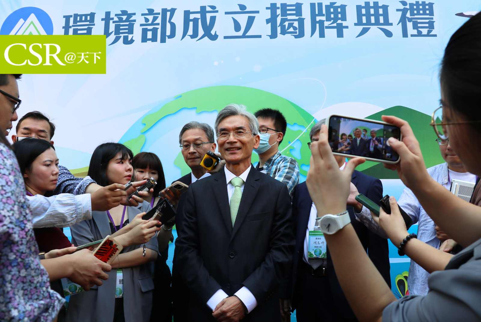 環境部正式揭牌　首任部長薛富盛：碳費徵收首波近500家企業，費率2024年定案、2025開徵