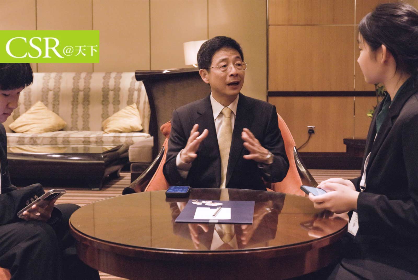 在COP28接受台灣高中生採訪　玉山黃男州：永續長要結合公益長角色，氣候變遷不單是環境議題，需要跨領域、跨國際合作