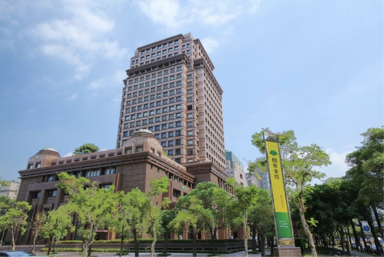 碳管理元年成績單：國泰金4大總部、23據點碳中和，2030要達RE100，啟動內部碳定價