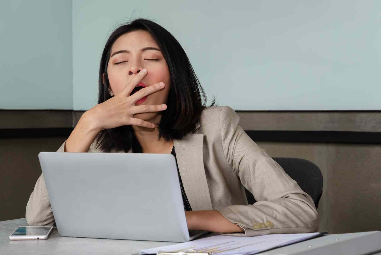 補班日常見3大假勤問題，秒懂企業做法合理嗎？哪些行業提供最多「不用補班」職缺？