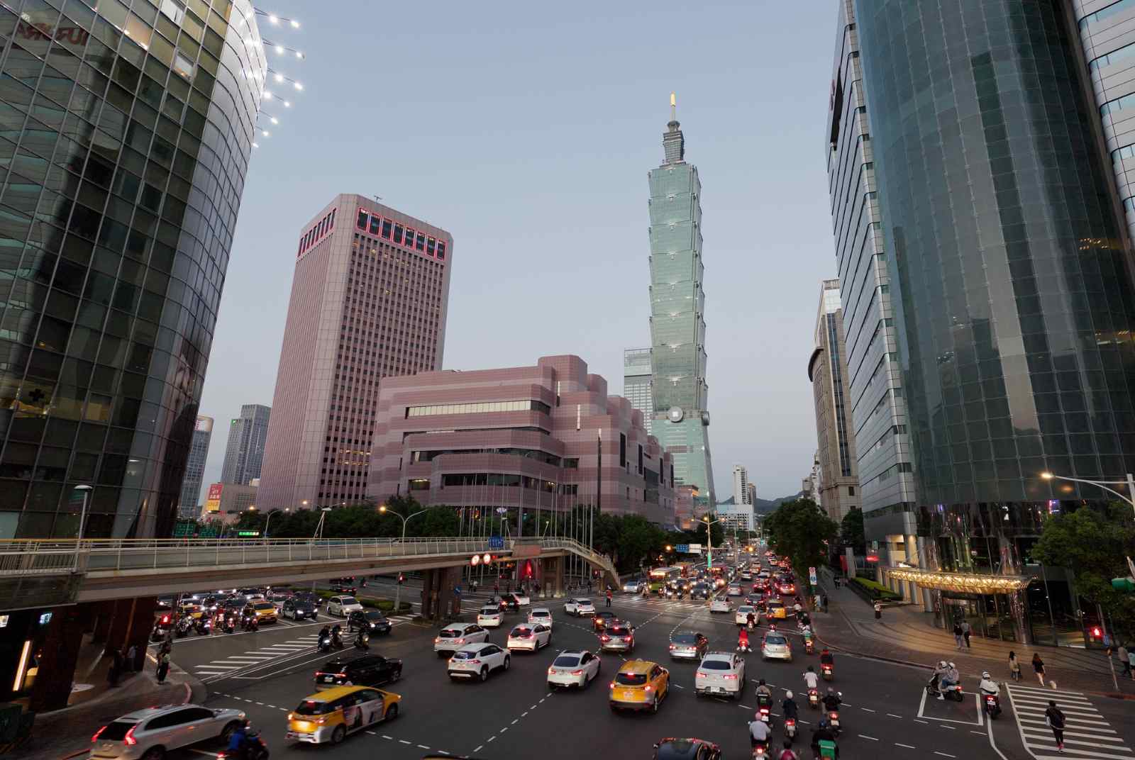 中研院經濟所調降2025年台灣經濟展望：第三季跌破1，第四季可望回溫至1.06%，全年不保3