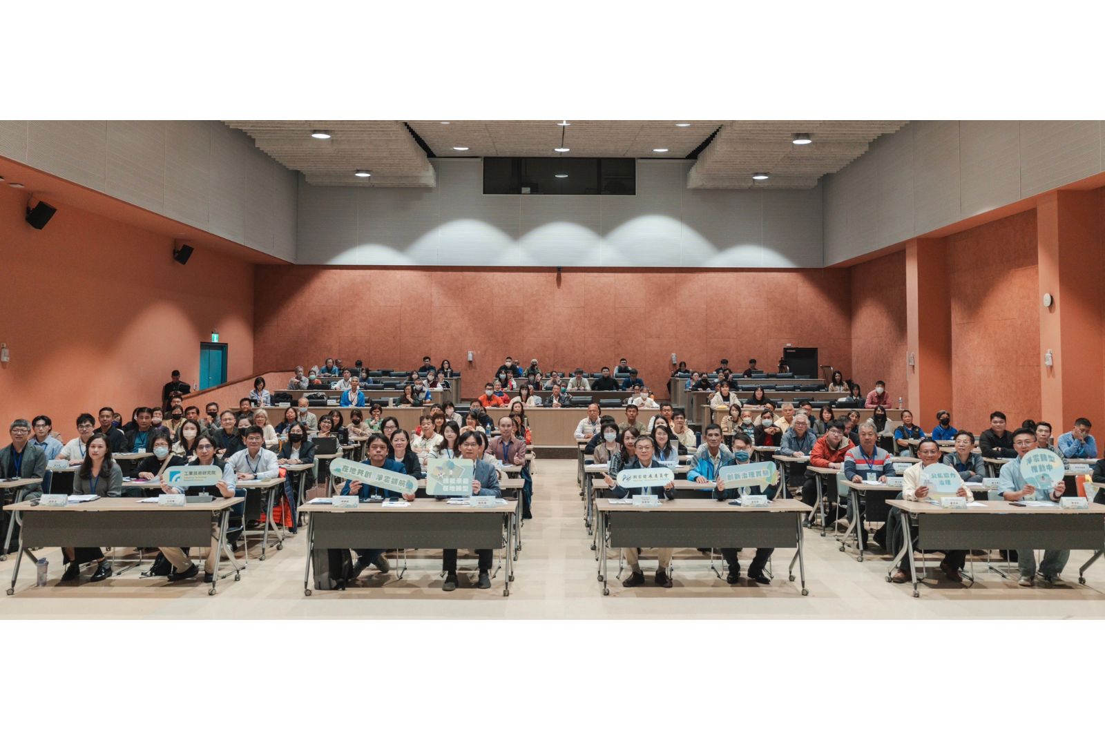 漁電共生與水圳微水力：社區信任型能源治理在南部的共創實踐